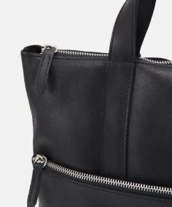 Vendre-Réclame Pier One LEATHER UNISEX - Sac à dos sacs compartiment pour pc portable -magasin Pier One c629edfd4f9940c3b571095924767fb7