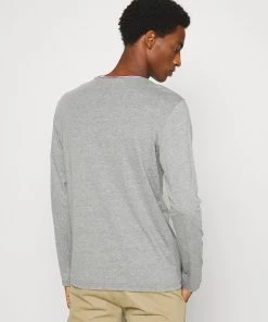 Pier One T-shirt à manches longues Soldes t-shirts col rond homme -magasin Pier One c77a65bb8406418bac6dbb7170217d8b