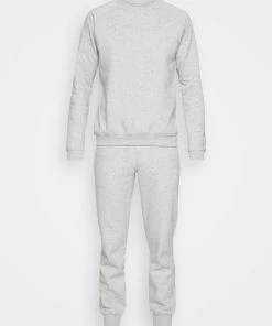 Pas Cher Pier One SET - Survêtement joggings & survêtements normale homme 15 Pas Cher Pier One SET - Survêtement joggings & survêtements normale homme -magasin Pier One d66fde0ab3c341dc8c14f111a7dbfd71