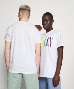 Pier One PRIDE - T-shirt imprimé Soldes t-shirts col rond homme -magasin Pier One d88aeb9ecedd4ac79718b90433a49aef