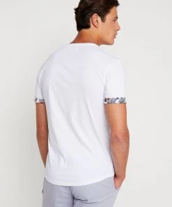 Meilleur Prix Garanti Pier One T-shirt imprimé t-shirts & polos col rond homme -magasin Pier One d8ac71e6cb7b429d8a49717f3f6be15b