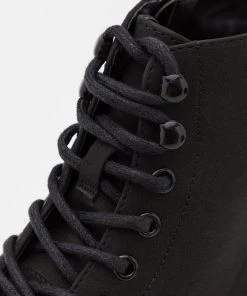 Pier One Prix Usine Bottines à lacets bottes rond homme -magasin Pier One e1b1818cfcda4af1925665b0a2722e74