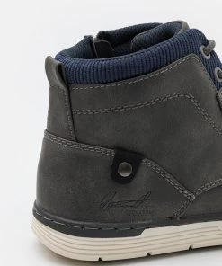 Pier One Baskets montantes Prix Abordable baskets & sneakers rond homme -magasin Pier One e2feeff905044e28bf9eadd1fe4102b3