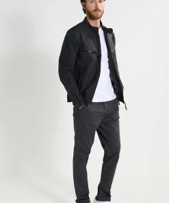 Pier One 2 PACK - T-shirt basique Prix Bradés t-shirts col rond homme 17 Pier One 2 PACK - T-shirt basique Prix Bradés t-shirts col rond homme -magasin Pier One ee6eba2972234e879b90da4d007f28f1