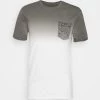 Pier One T-shirt imprimé Prix Gelé t-shirts col rond homme -magasin Pier One f01232a944524071b0178a5af1037810
