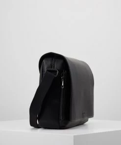 Pier One Meilleur Prix Garanti Sac bandoulière sacs compartiment pour pc portable homme -magasin Pier One f3a97f8095334be799fee0f3f2c1e5e0