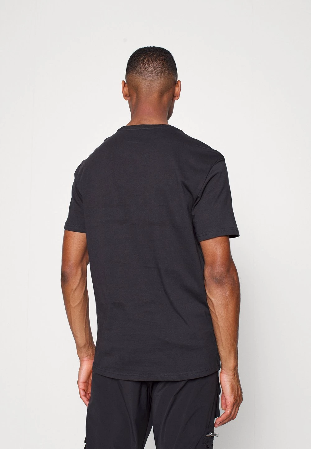 Pier One En Remise 2 PACK - T-shirt basique t-shirts col rond homme 5 Pier One En Remise 2 PACK - T-shirt basique t-shirts col rond homme – Image 3