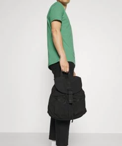 Pier One 5 PACK - T-shirt basique Meilleur Prix Garanti t-shirts col rond homme -magasin Pier One f75b8dc200be47c2b3fdd4bfec7195a3