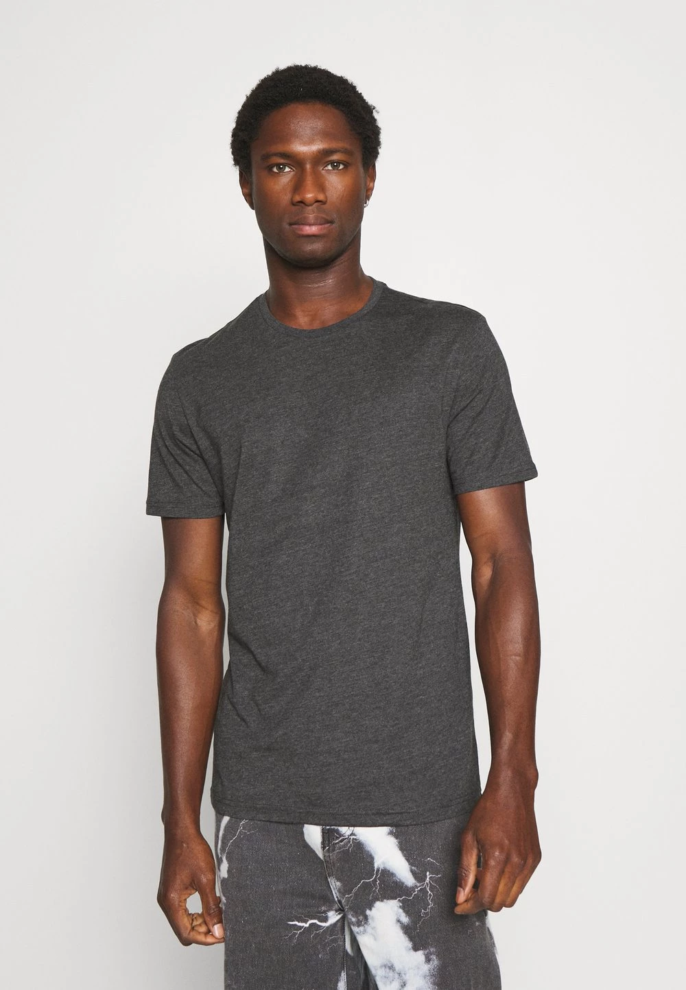 Prix Gelé Pier One 3 PACK - T-shirt basique t-shirts col rond homme 6 Prix Gelé Pier One 3 PACK - T-shirt basique t-shirts col rond homme – Image 4